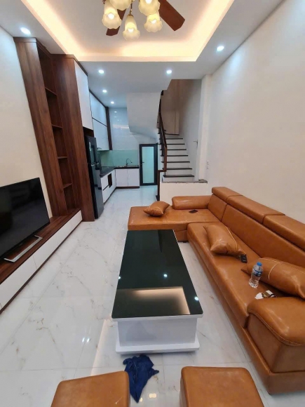 Nhà đón Tết - Lạc Long Quân, 32M2, Lô góc 3 thoáng, Dân trí, 10M OTO, Full nội thất    